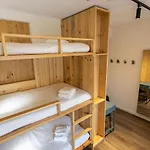 Hostel Watts House *