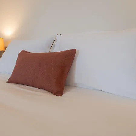 Watts House Hostel *